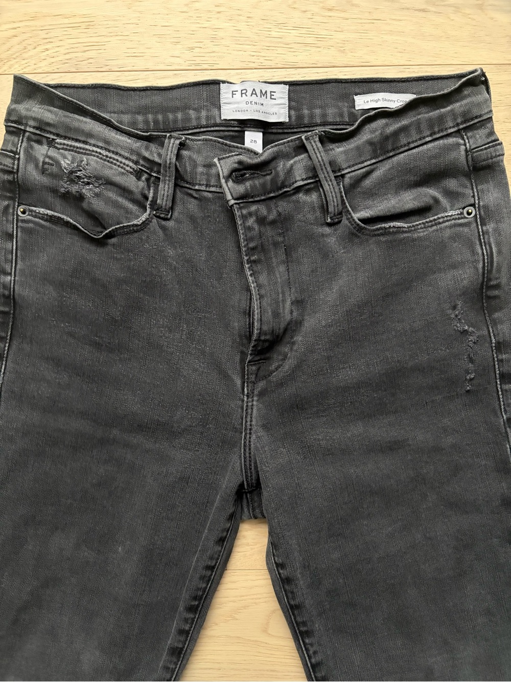 Frame Women’s Denim Le High  Skinny Crop with raw hem. Size 28